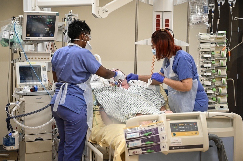 CORONACIJFERS. Daling van ziekenhuisopnames zet door