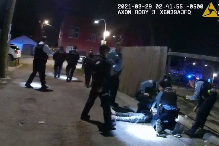 Video van politieagent die 13-jarige doodschiet in Chicago schokt VS (video)