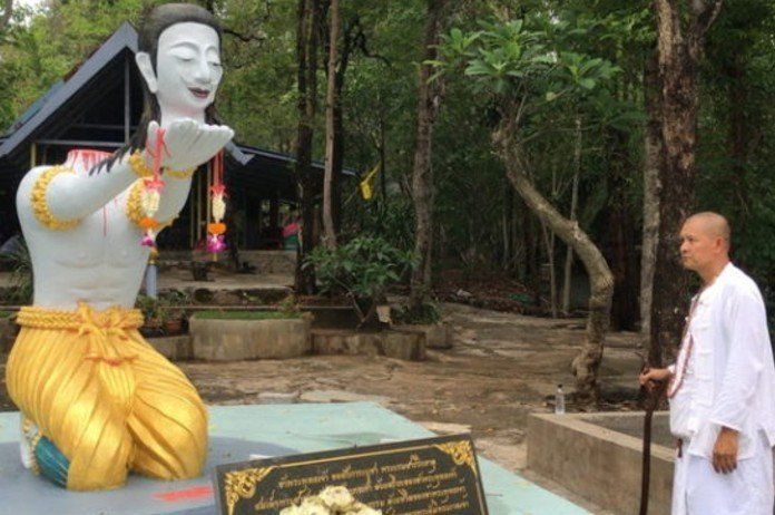 WTF. Monnik onthoofdt zichzelf op zijn verjaardag “voor geluk in hiernamaals”