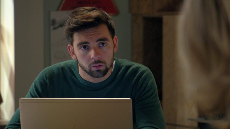‘Thuis’ blijkt te pikant voor TikTok: “provocerend” promotiefilmpje offline gehaald (video)