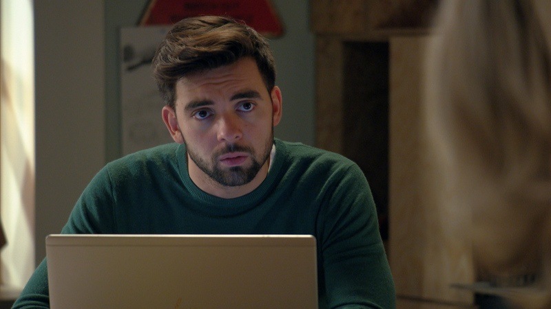 ‘Thuis’ blijkt te pikant voor TikTok: “provocerend” promotiefilmpje offline gehaald (video)