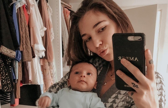 ‘Temptation’-Amber kampt met postnatale depressie: “Ik moet voor het minste huilen”