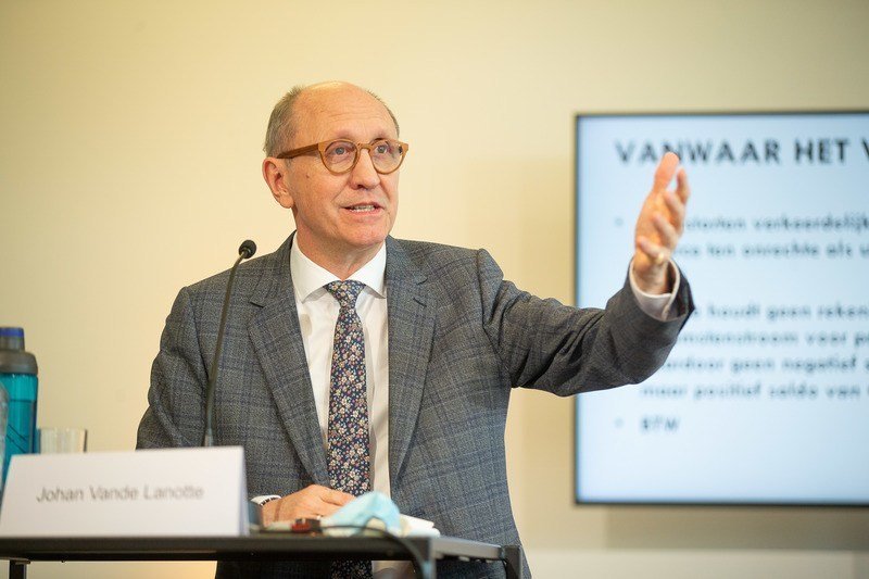 Vande Lanotte verdedigt El Kaouakibi, maar heeft ook vragen: “Eerlijk proces niet meer mogelijk”