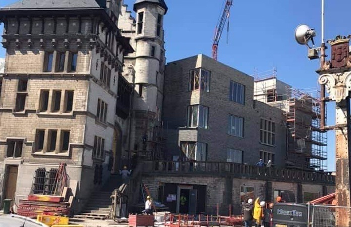 Stadsbouwmeester reageert op verwoestende kritiek op verbouwingen het Steen: “Beste van 5 inzendingen”