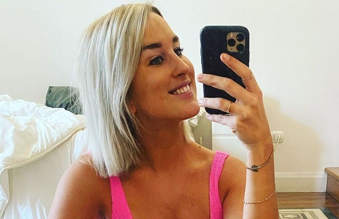 Kat Kerhofs openhartig over haar borsten: “In één zomer van een A-cup naar een D-cup gegaan”