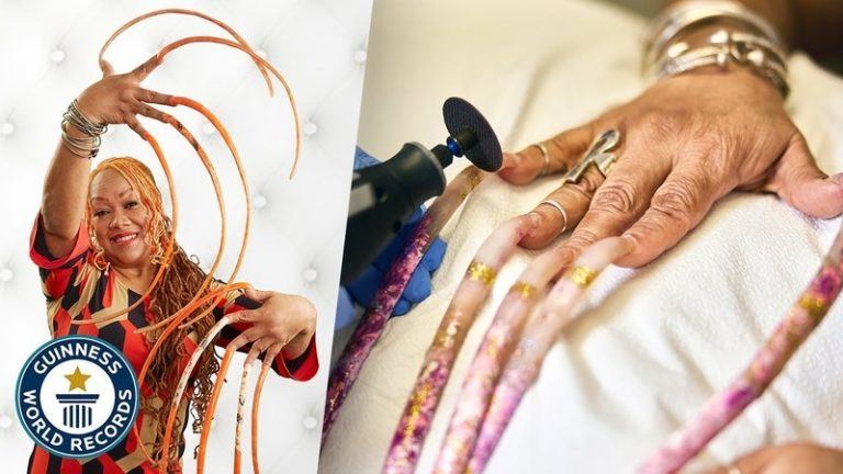 BIZAR. Vrouw laat langste vingernagels ter wereld na bijna 30 jaar ‘knippen’ met slijpschijf: “Ik ga ze missen” (video)