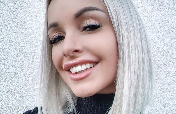 ‘Temptation’-Pommeline koopt opvallende moto: “Zo blij!” (foto)