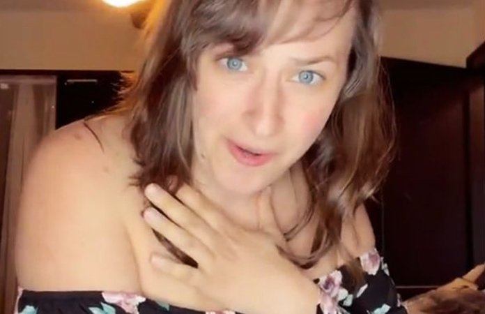 Vrouw heeft spijt van tatoeage nadat beste vriendin DIT doet: “Ik moest in therapie gaan” (video)