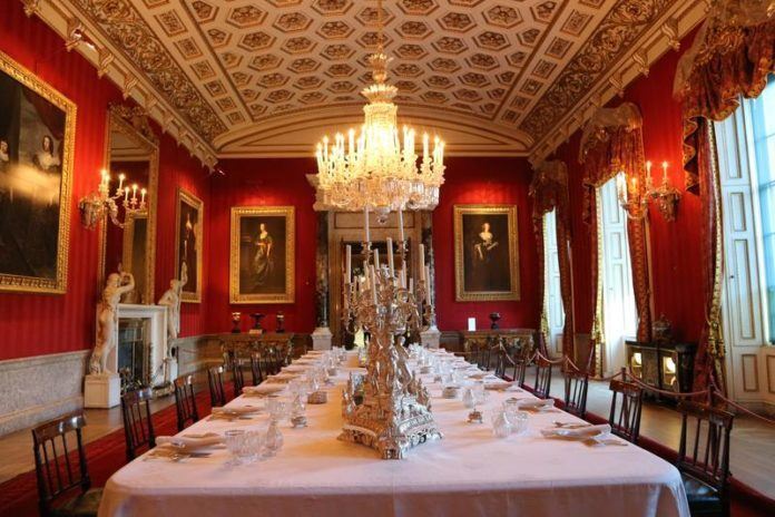 “Franse ministers aten in illegaal geopende luxerestaurants zonder coronamaatregelen”