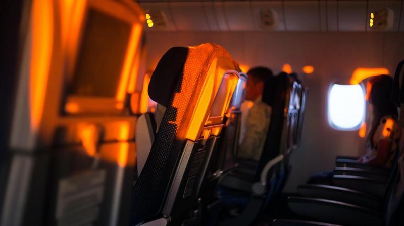 Dit draag je volgens een stewardess best tijdens je volgende vlucht