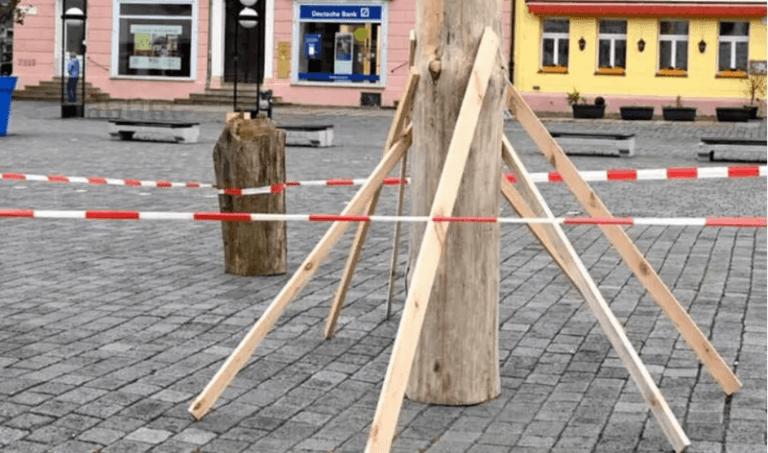 Duitse stad lacht zich krom met pikant beeld van asperge: “Lijkt op iets anders” (foto)