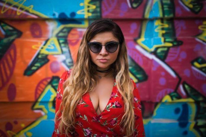 LIFEHACK. Zo zorg je ervoor dat je decolleté niet té diep is