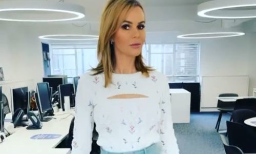 ‘BGT’-jurylid Amanda Holden toont in sexy outfit dat ze klaar is voor Eurosong. Fans lovend: “Kan niet wachten!” (foto)