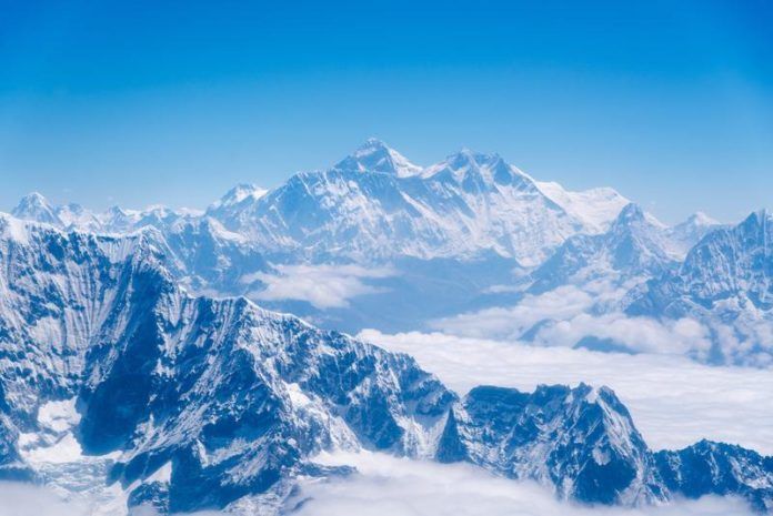 BIZAR. China bakent grens af op top van Mount Everest