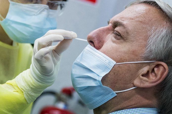 Daling van aantal coronabesmettingen lijkt gekeerd