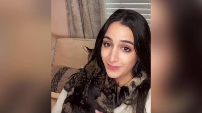 CUTE. Deze kat heeft wat last van verlatingsangst (video’s)