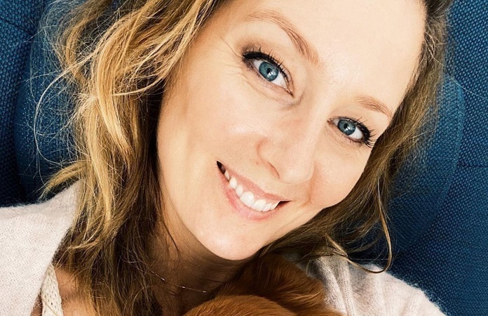 ‘Lisa’-actrice Elke Van Mello over flirten: “Ik denk weleens: ‘ik moet uit zijn buurt blijven, want dit wordt gevaarlijk’”