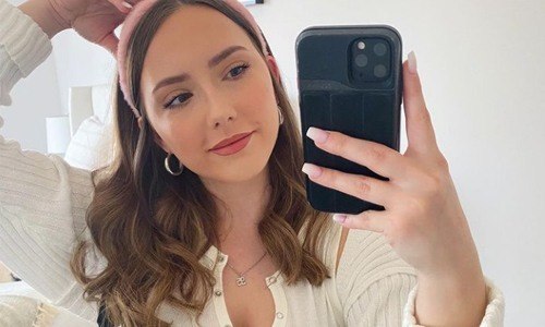 Hailie, de 25-jarige dochter van rapper Eminem, deelt mooie bikiniselfie. Fans lovend: “Je ziet er prachtig uit!” (foto)