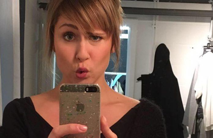 ‘Familie’-actrice Margot Hallemans openhartig: “Ik zat in een verstikkende relatie”
