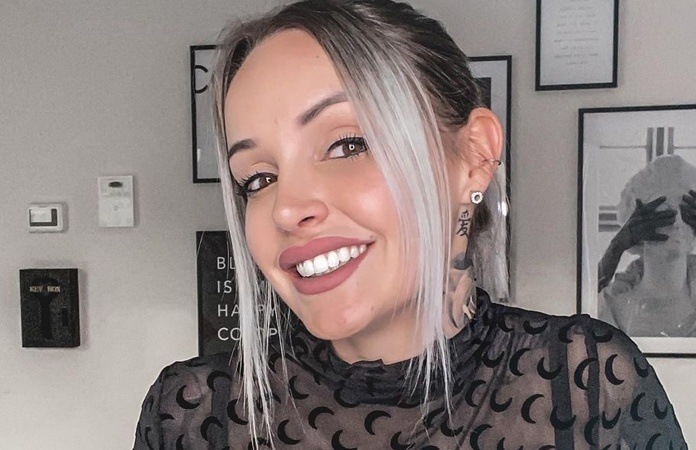 ‘Temptation’-Pommeline laat permanente make-up verwijderen: “Alsof ik slaag heb gekregen” (foto)