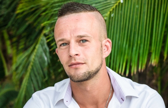 ‘Temptation’-Tim geeft critici lik op stuk over zijn relatie: “En jullie gaven ons maar enkele weken…”