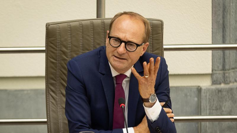 Ophef over filmpje waarin Ben Weyts ‘schiet’ op Kristof Calvo (video)