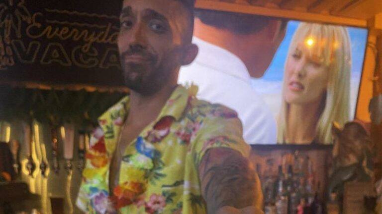 Barman helpt vrouw die lastiggevallen wordt op BRILJANTE wijze (foto)