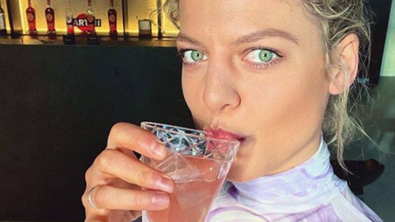 Ella Leyers straalt als ‘bikinimodel van de Zeeman’. Fans lovend: “Mooi!” (foto’s)