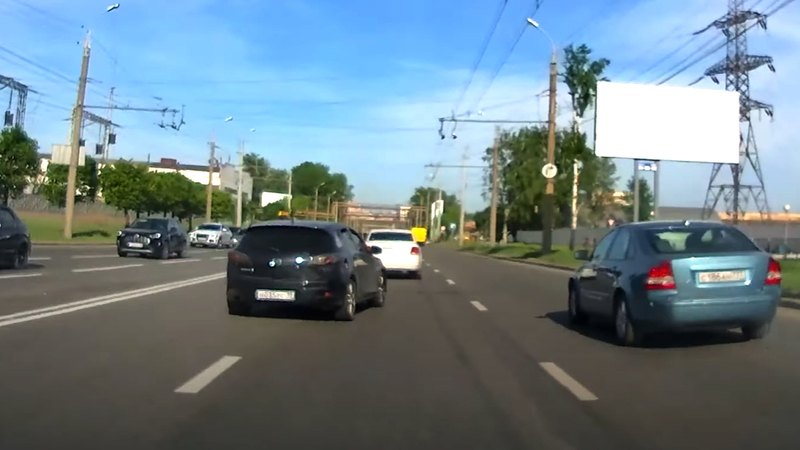 WOOPS: ‘Vlotte bestuurder’ ontdekt dat haast en spoed zelden goed is (video)