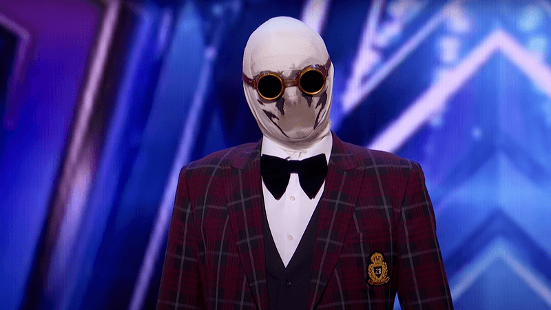 Angstaanjagende goochelaar bezorgt jury van America’s Got Talent de schrik van hun leven (video)