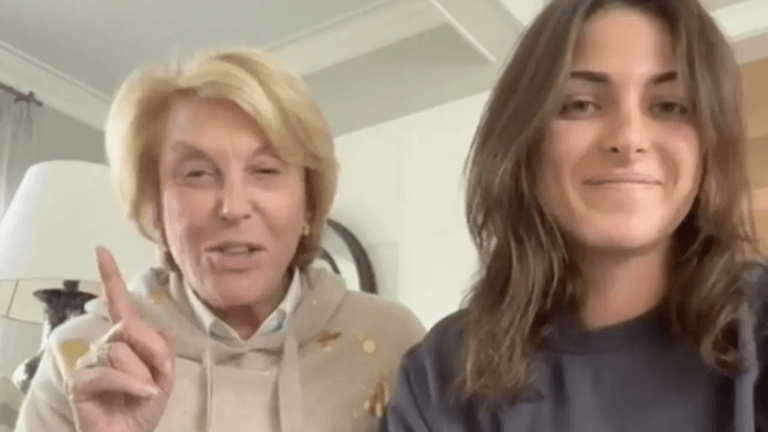 Kleindochter stuurt per ongeluk naaktfoto naar oma en zij reageert lekker gevat! (video)
