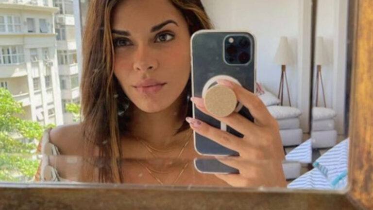 Dit model wordt opgewonden van… zichzelf: “Als ik iemand anders zou zijn, zou ik met mij op date willen” (foto’s)