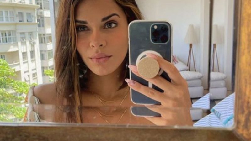 Dit model wordt opgewonden van… zichzelf: “Als ik iemand anders zou zijn, zou ik met mij op date willen” (foto’s)