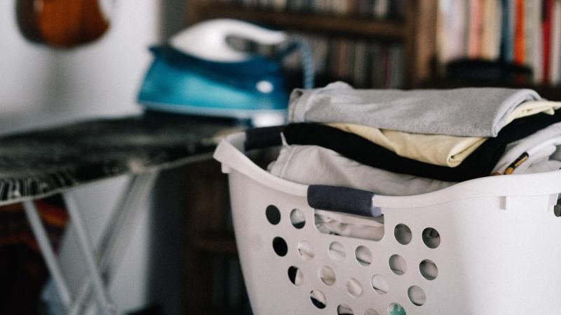 AHA! Daarom zitten er gaten in je wasmand