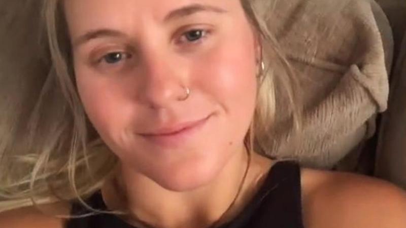 Moeder haalt uit naar critici die vinden dat haar zoontje te oud is om borstvoeding te krijgen (video)