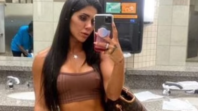 Bodybuildster mag vliegtuig niet op wegens «te naakte» outfit: «Belachelijk, het is 2021» (foto)