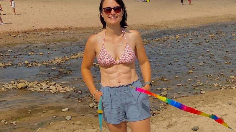 Ophef over foto van verslaggeefster die zoontje aan leiband lijkt te hebben: «En dan?»