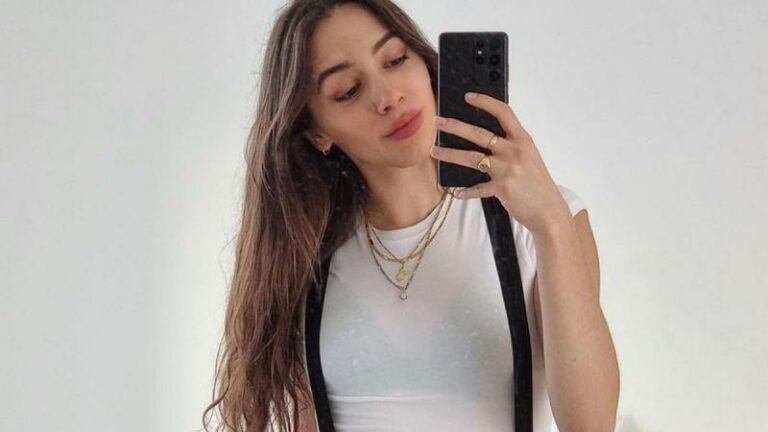 Flo Windey viert verjaardag met sessie naaktzwemmen: «Waar zijn die handjes?» (foto)