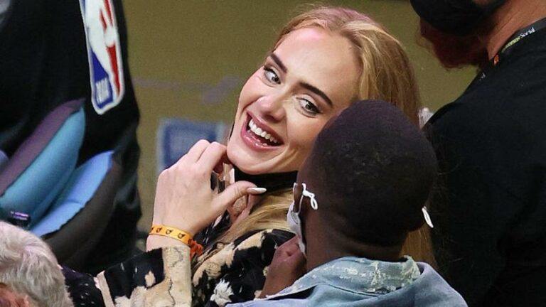 Adele duikt weer op in het openbaar (foto’s)