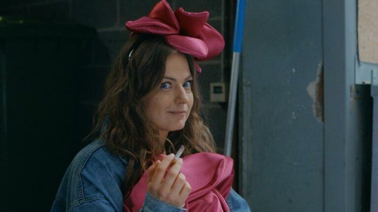 Frances Lefebure doet boekje open over ‘F*** you very, very much’: «Mijn destructief personage deed me volop drinken en roken»
