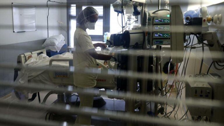 Zoveel procent van de coronapatiënten in Franse ziekenhuizen zijn niet gevaccineerd