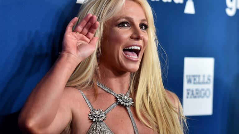 Fans bezorgd om Britney Spears na vierde topless post (video)