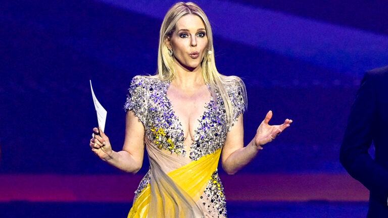 Songfestival-presentatrice Chantal Janzen poseert halfnaakt. Fans lovend: “Douze points!” (foto)