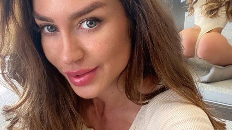 Ze was verslaafd en dakloos. Nu is ze miljonair door PIKANTE plaatjes te verkopen! (video)