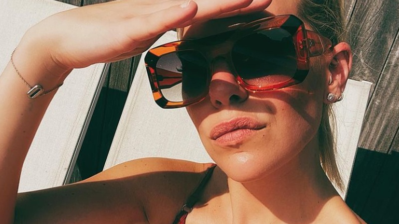 Eline De Munck maakt in badpak reclame voor haar zaak. Fans lovend: “Natuurlijke schoonheid!” (foto’s)