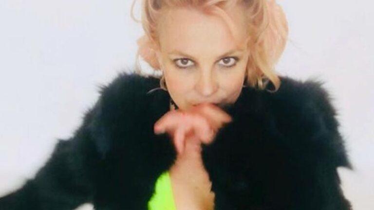 Britney Spears poseert halfnaakt. Fans lovend: “Je breekt het internet!” (foto’s)