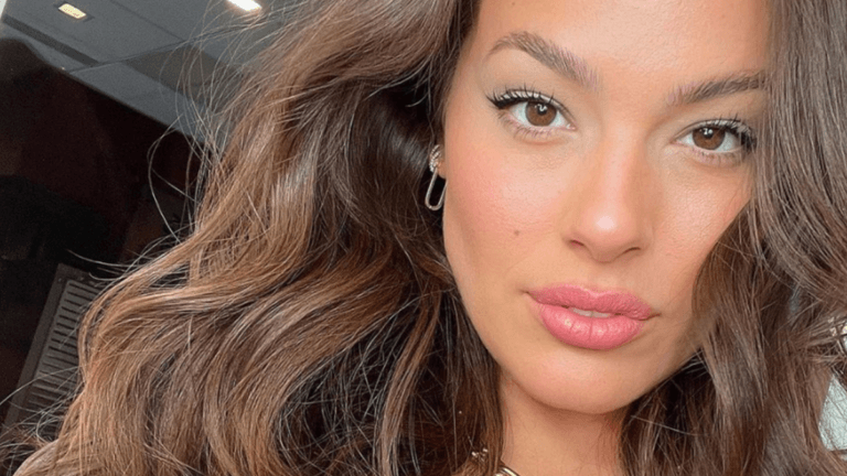 Topmodel Ashley Graham onthult zwangerschap met naaktfoto: “Gewoonweg prachtig!” (foto)