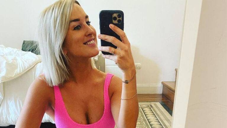 Kat Kerkhofs deelt zomerse bikinifoto’s. Fans lovend: “Groen staat je goed!”