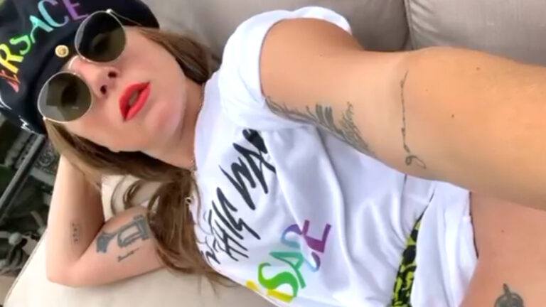 Lady Gaga verbaast volgers met wel zéér pikante bikini: “Mijn god, zo heet!” (video)