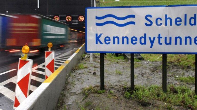 Kennedytunnel en vier andere tunnels krijgen… slagbomen